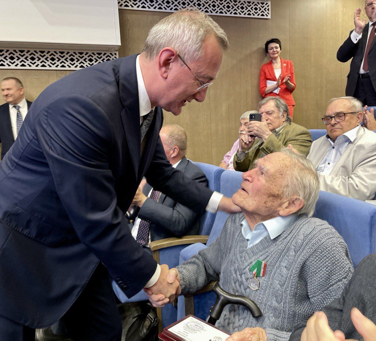 Губернатор поздравил заслуженного деятеля науки и техники РФ и Почетного гражданина Обнинска - Юрия Алексеевича Казанского.