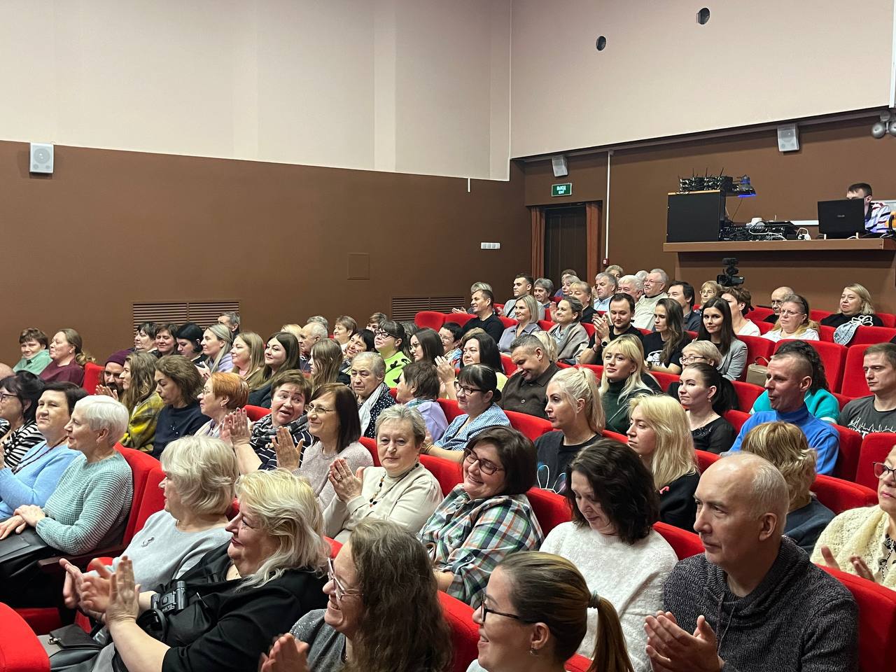 в Балабаново состоялось выступление обниского театра при "ИАТЭ"