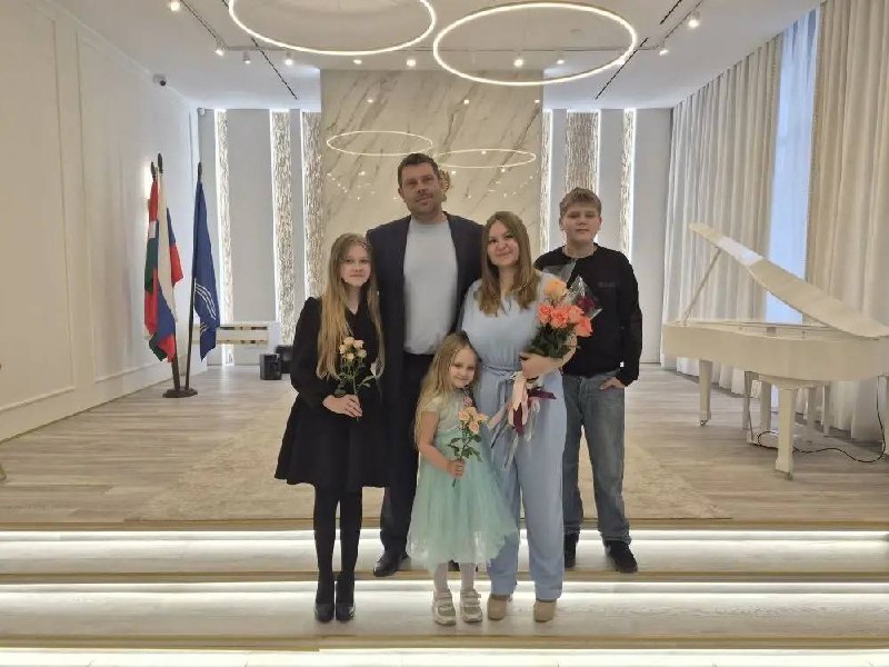 В Обнинске отметили 15-летие семейной жизни пары. Торжество состоялось в отделе ЗАГС. Александр и...
