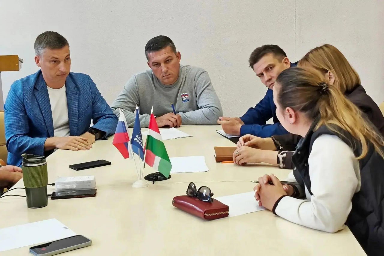 Власти Малоярославца провели встречу с жильцами дома № 13 по улице Фрунзе, признанного аварийным....