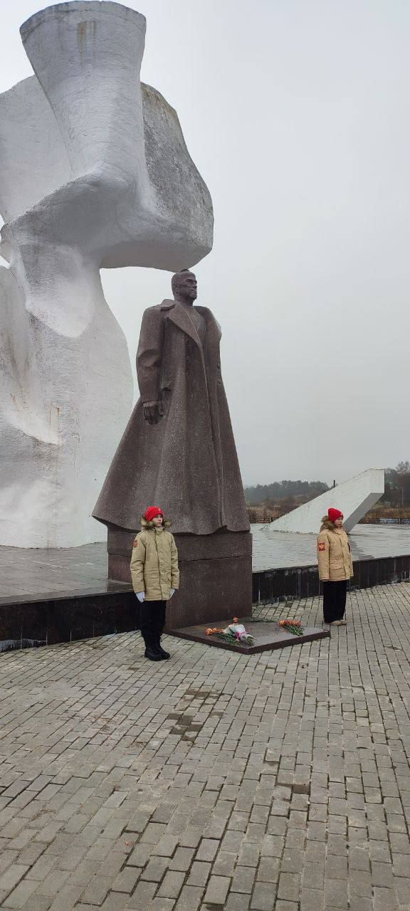 Сегодня родителям Маршала Победы исполняется 129 лет.

Празднование началось в родной деревне Стр...