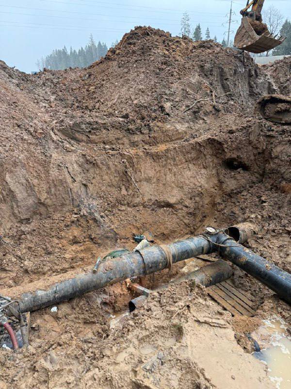 Балабаново уже сутки без воды.

Ремонт магистрали начался вчера утром, воду обещали вернуть вечер...