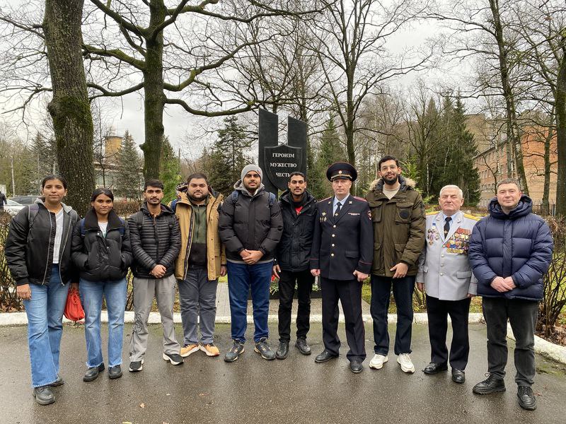 Обнинские копы пообщались со студентами из Индии, Ирака и Египта.

Рассказали про законы, ПДД и к...